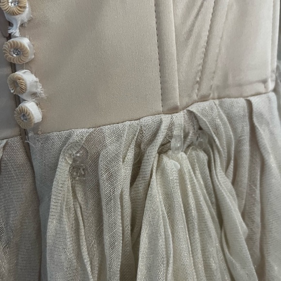 Carol Hannah Senara gown size 6. Layers of linen in shades of pink and cream - Picture 11 of 16